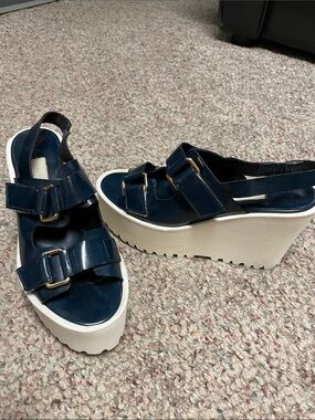 L’autrechose buckle fasten leather wedge heel sandals - almost new